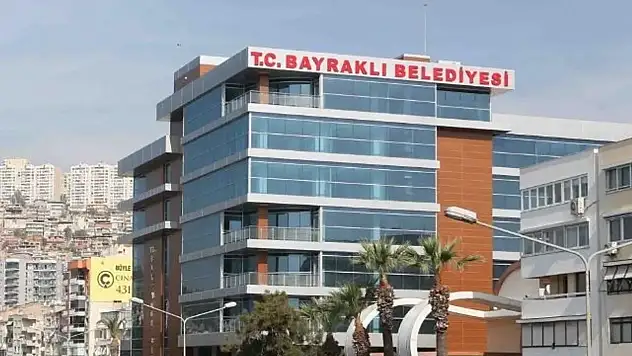 Bayraklı Belediyesi'nde yönetim kadrosunda değişikliğe gidildi.