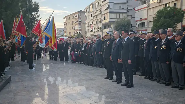 Bayraklı'da 10 Kasımda Ata'ya saygı nöbeti