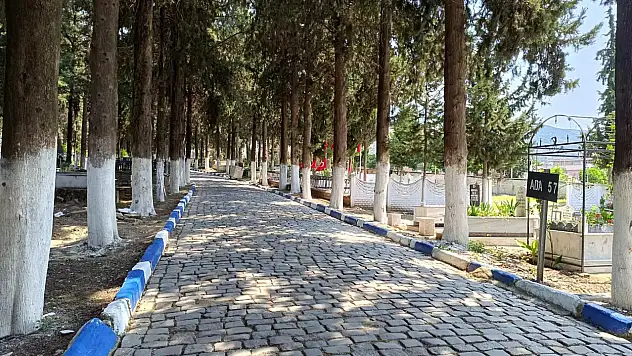 Bayram öncesi mezarlık temizliği ve bakım çalışmaları yapıldı