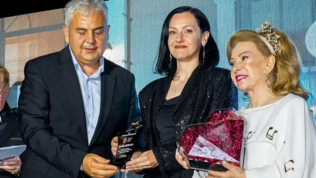 Bedia Akartürk'ün Hayatından İlhamla Tasarlanan Kıyafetler Podyumda