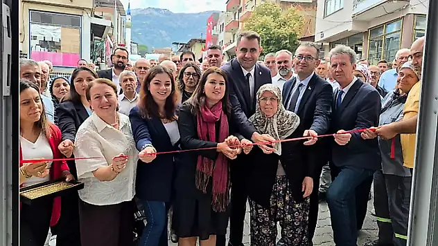 Beydağ'da YENİ Parti açılışı: 'Geçmişi geride bırakıp umut olacağız'