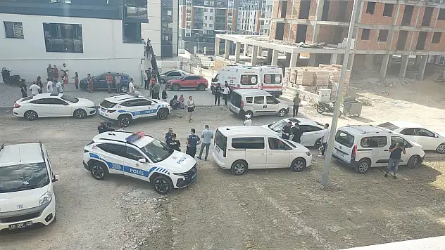 Bir baba eşini ve oğlunu öldürüp intihara kalkıştı