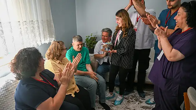 Bornova Belediyesi'nden özel bireye yürek ısıtan kutlama