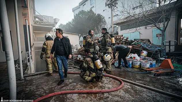 Bornova'da ayakkabı fabrikasında yangın: İtfaiyeden hızlı müdahale