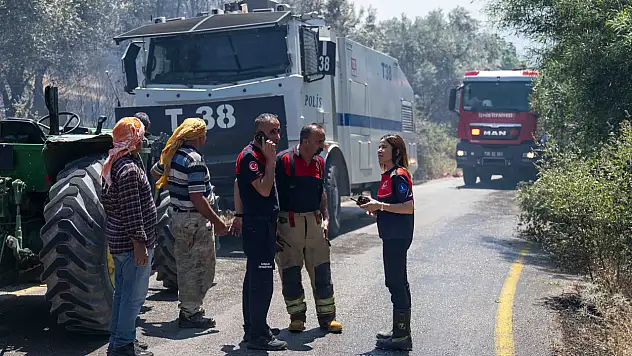 Bornova'da korkutan yangın: Ekipler anında müdahale etti
