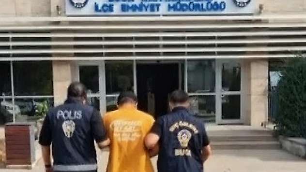 Buca'da 37 yılı aşkın hapis cezası bulunan 2 firari yakalandı