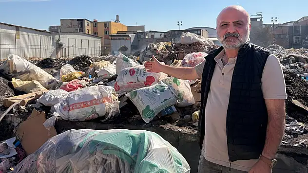 Buca'da çöplüğe dönüşen arazi yine yandı: Esnaf isyan etti