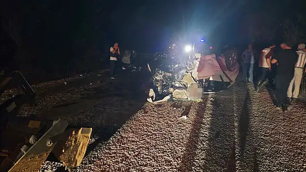 Çanakkale'de iki araç kafa kafaya çarpıştı: 6 ölü