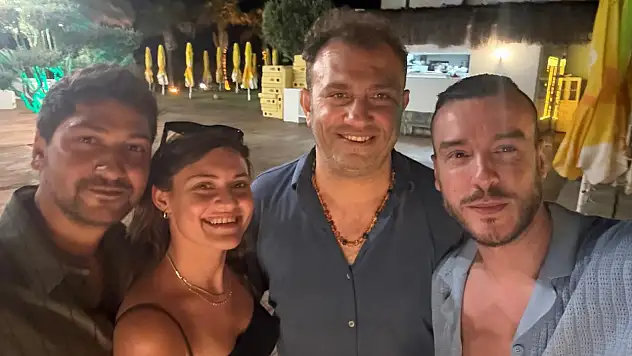 Cem Adrian Tatil İçin Ayıbalığı Beach Club'ı Tercih Etti