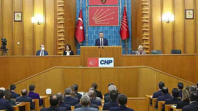 CHP'de grup toplantısı krizi büyüyor: Hem Özel hem Kılıçdaroğlu cephesinden iptal kararı