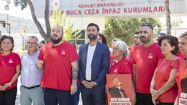 CHP Güzelbahçe, tutuklu başkanlar için kırıklar cezaevi önünde eylemde