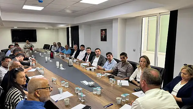 CHP İl yönetimi toplandı, istifalar gelmeye başladı