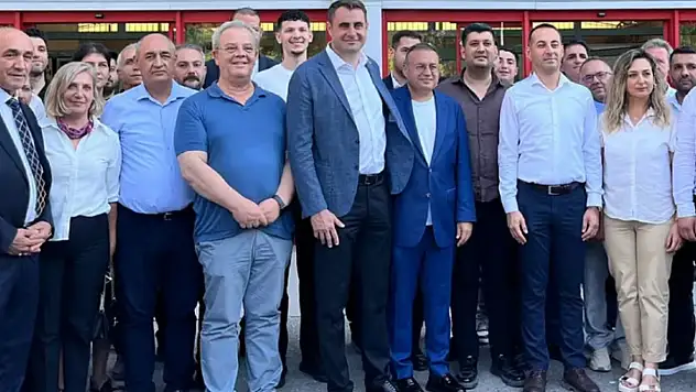 CHP İzmir'de dikkat çeken tablo: Görevden alınan Güç, grup toplantısına başkanlık yaptı