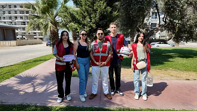 CHP'li gençlerden örnek davranış: Sıcaklarda can dostlar için su kapları bıraktılar