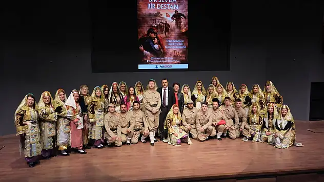 Dikili'de 18 Mart coşkusu sahneye taşındı