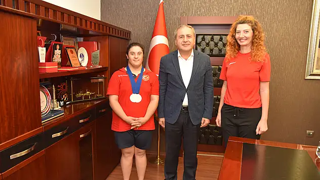 Down sendromlu tenisçi Kadriye Berfin Aşık'tan tarihi başarı