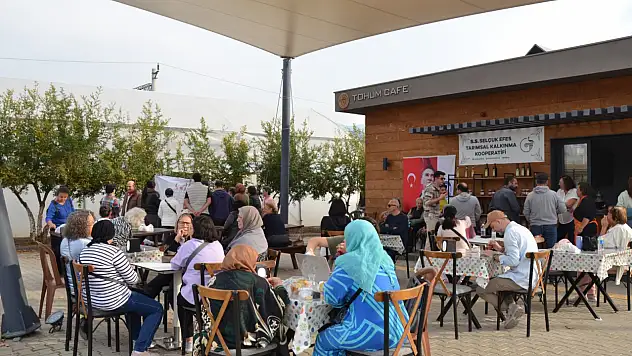 Efes tarlası yaşam köyünde Üretici pazarı bereketiyle devam ediyor