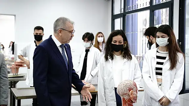 Ege Üniversitesi'nin TÜSEB başarısı sürüyor en çok proje desteği alan üç üniversiteden biri oldu