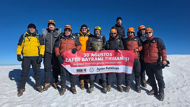 Eksi 20 derece, 60 km rüzgar! Zirvede büyük gurur