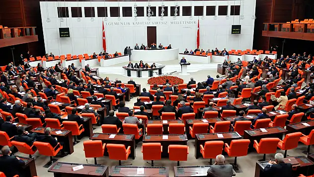 Emekliye zam, belediyelere kesinti: Torba teklifte tartışma yaratacak düzenlemeler