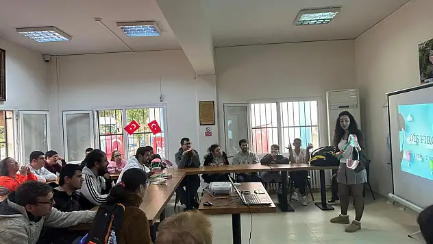 Engelsiz yaşam köyünde özel gereksinimli bireylere ağız ve diş sağlığı eğitimi