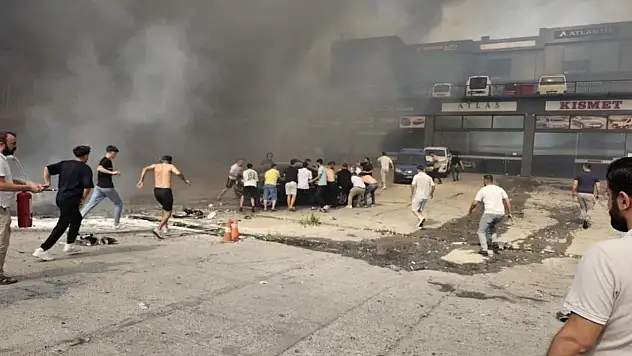 Galericiler Sitesi'nde araçlar küle döndü