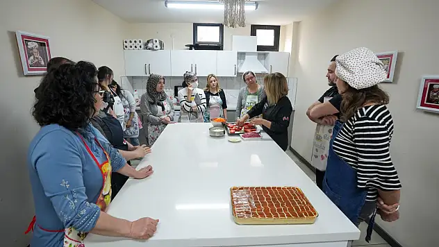 Gaziemir Belediyesi'nden aşçılık eğitimi: Mutfak atölyesi ile meslek fırsatı