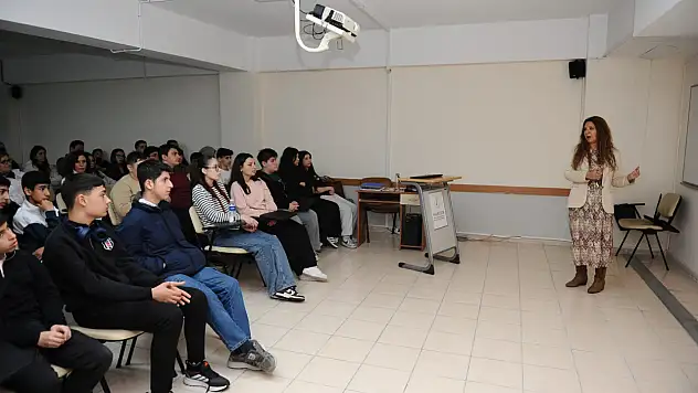 'Gençlerimizin geleceğine rehberlik etmeyi sürdürüyoruz'