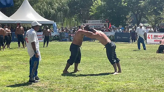 Gölcük Yaylası'nda yağlı güreş heyecanı