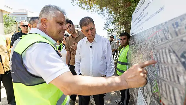 Başkan Tugay Çiğli'de sahaya indi: Göz boyayan değil, sorun çözen yatırımlar yapıyoruz