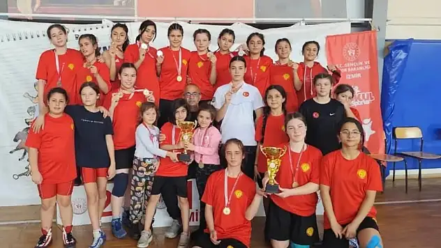 Güreşte iki madalya birden geldi