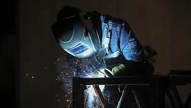 Güven endeksi temmuzda hizmet ve perakende sektörlerinde geriledi, inşaatta yükseldi