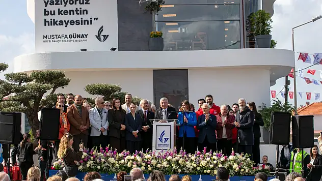 Güzelbahçe'de çifte açılış: Siteler Güzmar ve Güzbel Port hizmete girdi