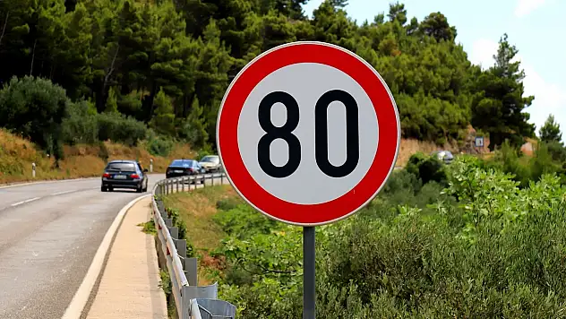 Hız sınır bölgeleri ve eski trafik levhaları değişiyor