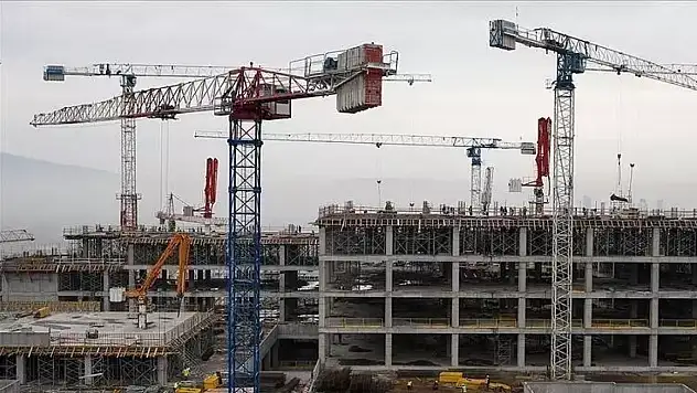 İnşaat işçisi tarlada gömülü bulundu: Kepçeyle kendi mezarını kazdırmışlar
