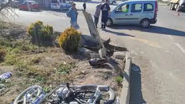 Isparta'da Otomobil ile Motosiklet Çarpıştı: 2 Kişi Yaralandı