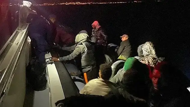 İzmir açıklarında göçmen operasyonları: 43 kişi güvenli bölgeye alındı