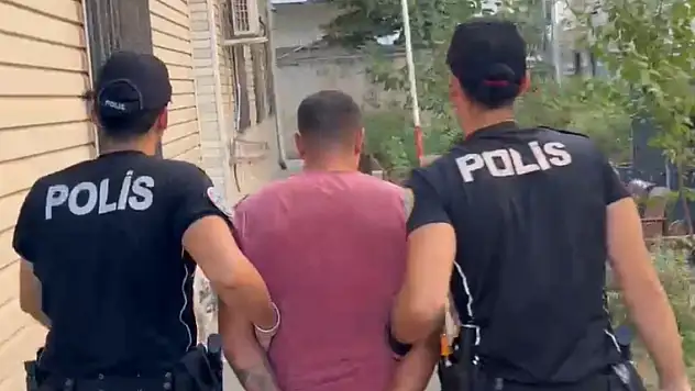 İzmir'de 11 yıl hapisle aranan şahıs yakalandı