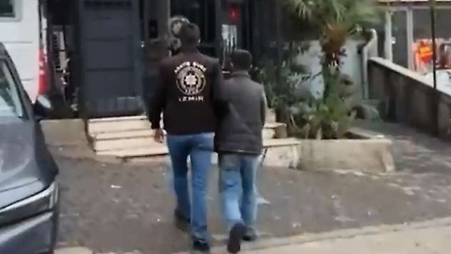 İzmir'de 74 adrese şafak operasyonu: 164 şüpheli yakalandı