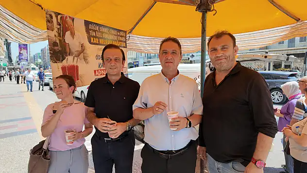 İzmir'de Basın Bayramı'na serinleten anma: Aris Medya'dan Gazeteciler için kar helvası...
