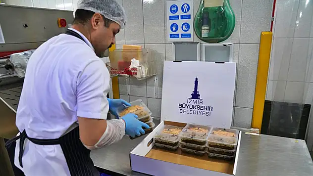 İzmir'de Belediye Aşevleri ve Sıcak Yemek Desteği Rehberi