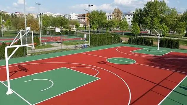 İzmir'de Belediye spor sahaları ve spor alanları rehberi
