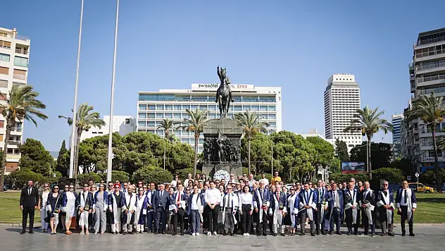 İzmir'de coşkulu kutlama: O Üniversite 43 yaşında!