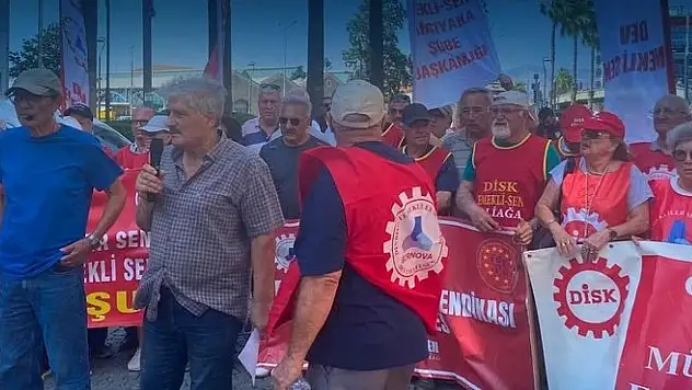İzmir'de emeklilerden mesaj: 'Meydanları terk etmeyeceğiz'