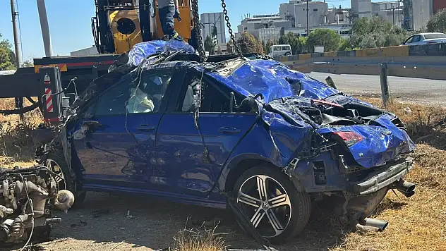 İzmir'de feci kaza: Otomobil akarsu havzasına uçtu