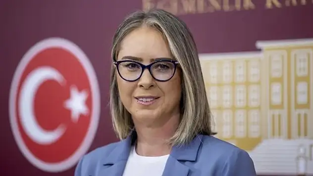 'İzmir'de hayal, deprem bölgesinde vicdan pazarlıyorsunuz'