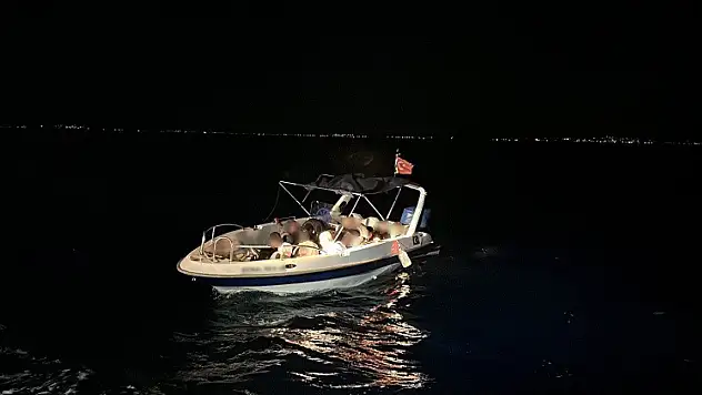 İzmir'de iki ayrı operasyon: 56 düzensiz göçmen yakalandı