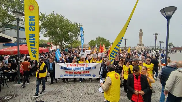 İzmir'de okullardaki şiddete protesto: Eğitim Sendikalarından Bakan Tekin'e istifa çağrısı