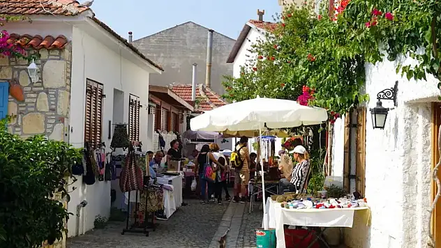 İzmir'de Semt Pazarlarının Yeri ve Günleri Rehberi