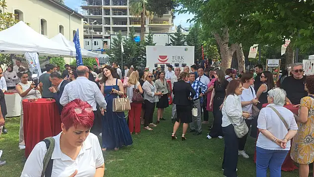 İzmir'de tarih servis edildi